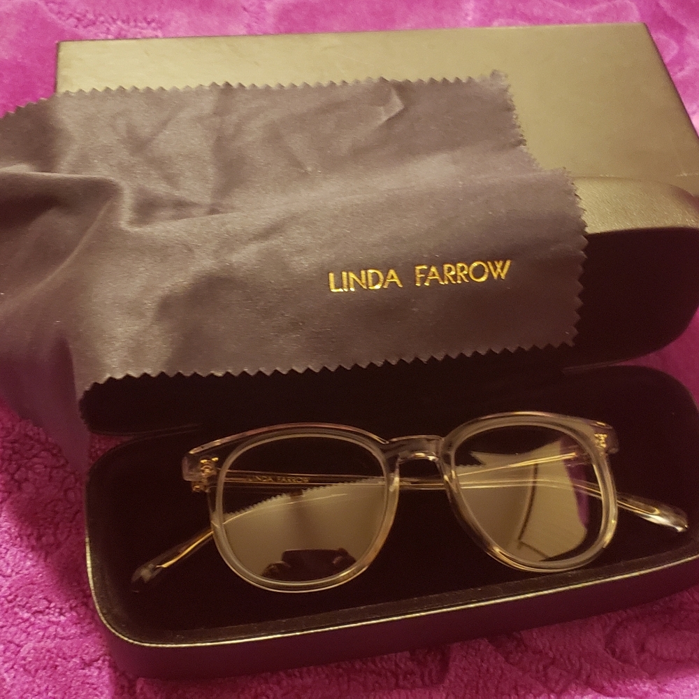Clear eyeglasses.